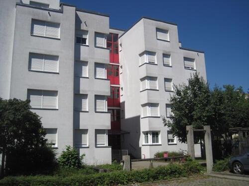 Foto - Für Sie renoviert! Neustart in Ihrer 4-Zimmer-Erdgeschoß-Wohnung mit Balkon