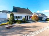 Foto - freistehendes Einfamilienhaus aus 2020 mit Doppelgarage KfW 55