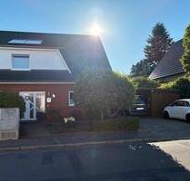 Moderne und gepflegte Doppelhaushälfte, direkt an der A7 - Neumünster Böcklersiedlung