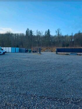 Foto - Stellplätze für Wohnwagen, Wohnmobile oder Anhänger usw.