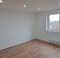 Zur Vermietung steht eine komplett kernsanierte Zweizimmerwohnung, die durch ihre moderne und hochwertige Ausstattung überzeugt. Die Wände sind mit exklusiven Wandverkleidungen gestaltet und der... - Neunkirchen