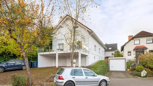 Foto - Niedernhausen, Am Schäfersberg. 3,5 Zi-Wohnung im 3-Familienhaus mit Garagen, Balkon & Garten