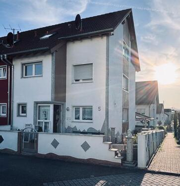 Foto - Großzügiges Reihenhaus mit zusätzlichem, separaten Eingang