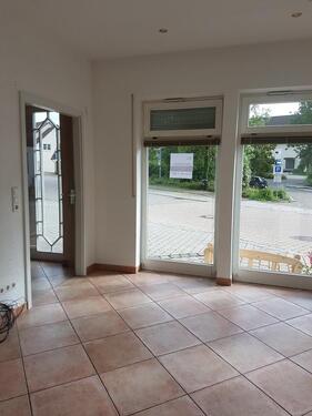 Foto - Gewerberäume evtl mit Garage - 700,00 EUR Kaltmiete,