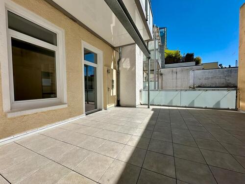 Foto - 3-Zimmer-Wohnung mit großer Terrasse, EBK & hohen Decken in WHV