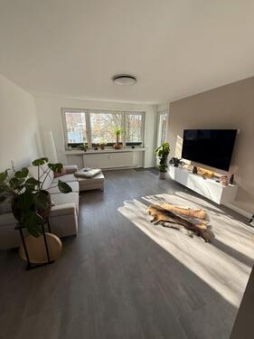 Foto - Modernisierte 3-Zimmer-Wohnung mit Balkon, viel Licht und Garage