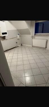 Foto - Dachgeschosswohnung 3 Zimmer Renovierungsbedürftig