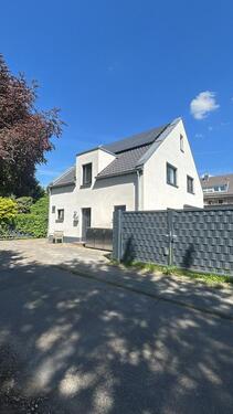 Foto - Modernes Einfamilienhaus (Bj. 2021) mit Wärmepumpe