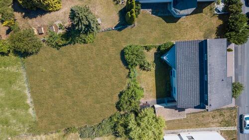 Foto - Maklerfrei: Zweifamilienhaus + Baugrundstück, ruhig, gepflegt