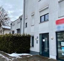 Attraktive 2-Zimmer-Wohnung mit großem Balkon & Tiefgaragenstellplatz - München Berg am Laim