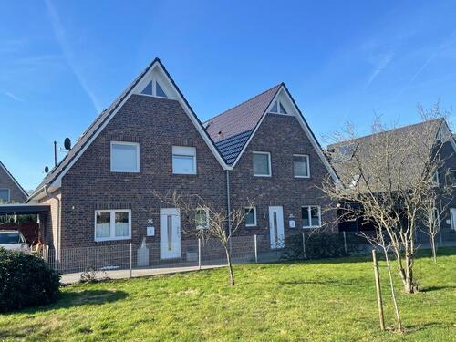 Foto - Schöne Doppelhaushälfte( rechts ) in Edewecht, mit Carport