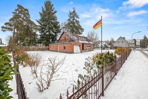 Foto - Stilvolles Einfamilienhaus mit sonniger Dachterrasse und großzügigem Eckgrundstück