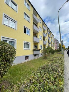 Foto - Sanierungsbedürftige 2-Zimmer-Wohnung mit Balkon