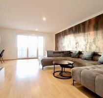 *zentral in Germering, moderne 3 Zi Whg, ca. 112 m², EBK, großer Balkon, Keller, TG Stellplatz*