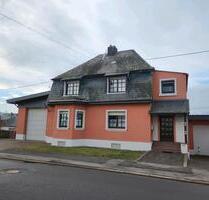 Ein-Zweifamilienhaus mit großem Grundstück – viel Potenzial - Gusenburg