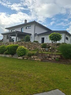 Foto - Traumhaus mit großzügigen Garten und Pool