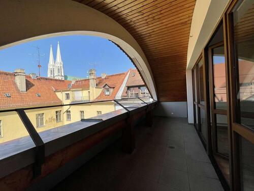 Foto - Altstadtwohnung mit Balkon, Eeinbauküche & Peterskirchenblick – stilvolles Wohnen in bester Lage