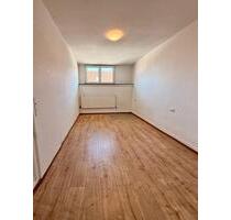 Zimmer in 4-Zimmer Wohnung zu vermieten - Karlsruhe