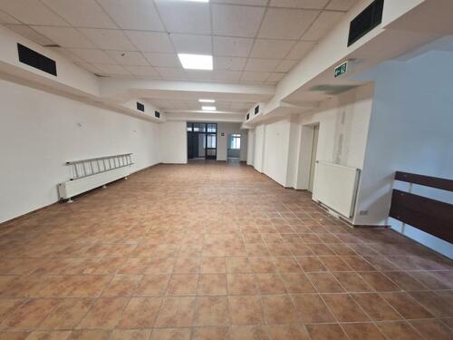 Foto - 214 m² Gewerbefläche im Erdgeschoss zu vermieten Küche, WC-Anlage, Keller, Terasse