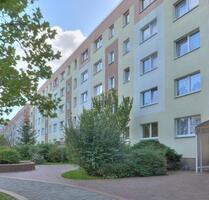 3-Raum-W. ab Mitte Juni Bad mit Wanne Etage 3 von 5 kautionsfrei - Halle (Saale) Damaschkestraße
