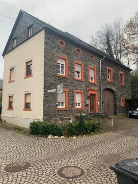 Foto - Wohnhaus mit 2 Wohnungen + großer Scheune