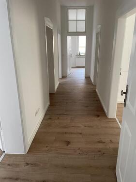 Foto - Sanierte 4-Zimmer-Wohnung mit 108 m² im 1. OG – zusätzliche EG-Wohnung im Haus verfügbar