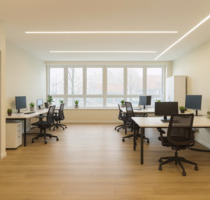 Moderner Büroraum mit Gemeinschaftsbereichen im Neubau - Verden (Aller)