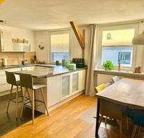 Helle, charmante 5-Zimmer Wohnung mit Kamin &Garage in Rheinnähe - Wiesbaden Biebrich