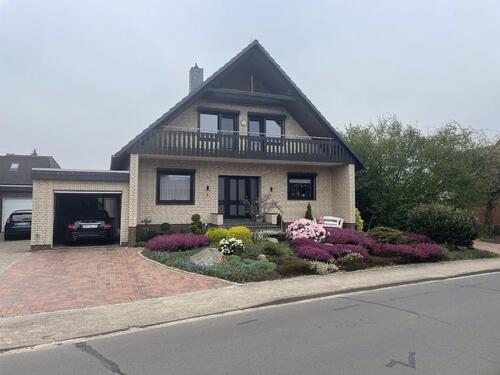 Foto - Exclusives Wohnhaus mit Garage und 3 Stellplätzen
