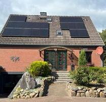 Schönes Einfamilienhaus mit Einliegerwohnung und großem Garten - Bargstedt