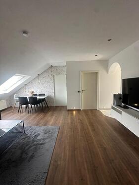 Foto - Großzügige 2-Zimmer-Dachgeschosswohnung