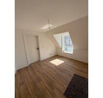 Frisch nach Sanierung: Helle 2-Zimmer-Wohnung, gehoben - Bremerhaven Mitte