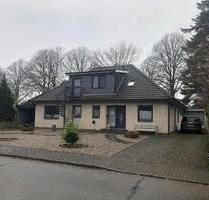 Gepflegtes Zweifamilienhaus mit gut vermieteter Ferienwohnung. - Osterrönfeld