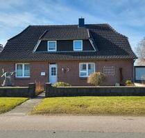Schönes Einfamilienhaus mit großem Garten in 25864 Löwenstedt
