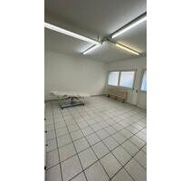 Raum zu vermieten - 1.000,00 EUR Kaltmiete, in Freiburg im Breisgau (PLZ: 79106) Brühl