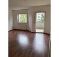 Gut geschnittene, helle Zwei-Zimmer-Wohnung mit Balkon und Stellplatz in Nürnberg