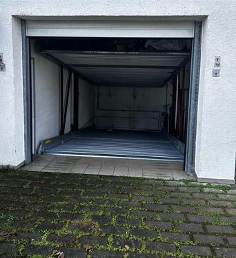 Foto - Oldtimer Sasionfahrzeuge Stellplatz in Hebegarage - Trocken & s