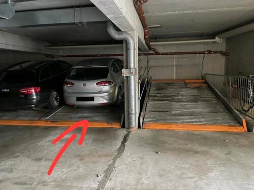 Foto - Tiefgarage Stellplatz Garage mit elektronischem Tor