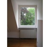 Helle 2 Zimmer Dachgeschosswohnung mit EBK ab Juni frei - Braunschweig