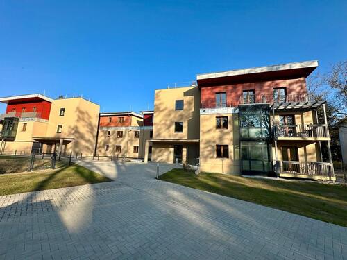 Foto - Bezugsbereit: Lichtdurchflutete, barrierearme 4-Zimmer-Wohnung mit Stil auf ca. 87 m² – Aufzug, Balkon, hohe Decken, Tiefgarage, energieeffizient!
