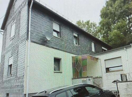 Foto - Sanierungsbedürftiges Einfamilienhaus in ruhiger Lage