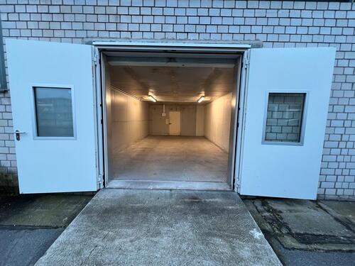 Foto - Lagerfläche ebenerdig 35 m2 + Büroraum 18 m2 inkl. NBK