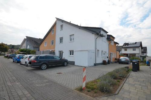 Foto - Doppelhaushälfte zur Miete (4 Zimmer)