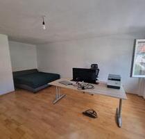 Schöne und helle 1-1,5 Zimmer Wohnung in der Kurhessenstraße - Frankfurt am Main Ginnheim