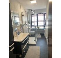Zentrale 4-Zimmer DG- Wohnung (110 m²) in Königsbrunn