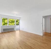 Renovierte Dachgeschosswohnung mit sonnigem West-Balkon, in der Josef-Lang-Straße - München Aubing-Lochhausen-Langwied