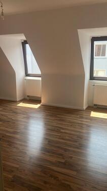 Foto - Frisch renovierte und ruhige Helle 2-Zimmer-Dachgeschosswohnung mit Balkon