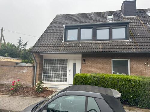 Foto - Sanierte Doppelhaus Hälfte in Neuss Weißenberg + Garage