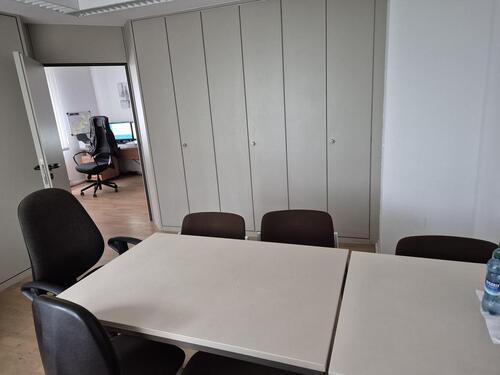 Foto - möbliertes Büro mit Besprechungsraum in Leonberg