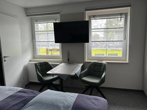 Foto - Zimmer möbliert mit eigenen Badezimmer